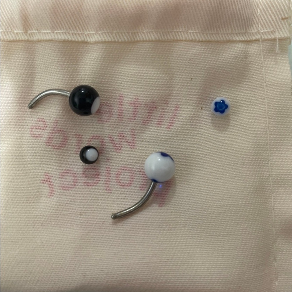Belly button rings - Picture 3 of 5